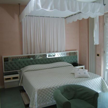Hotel Matilde Marina di Massa Habitación foto