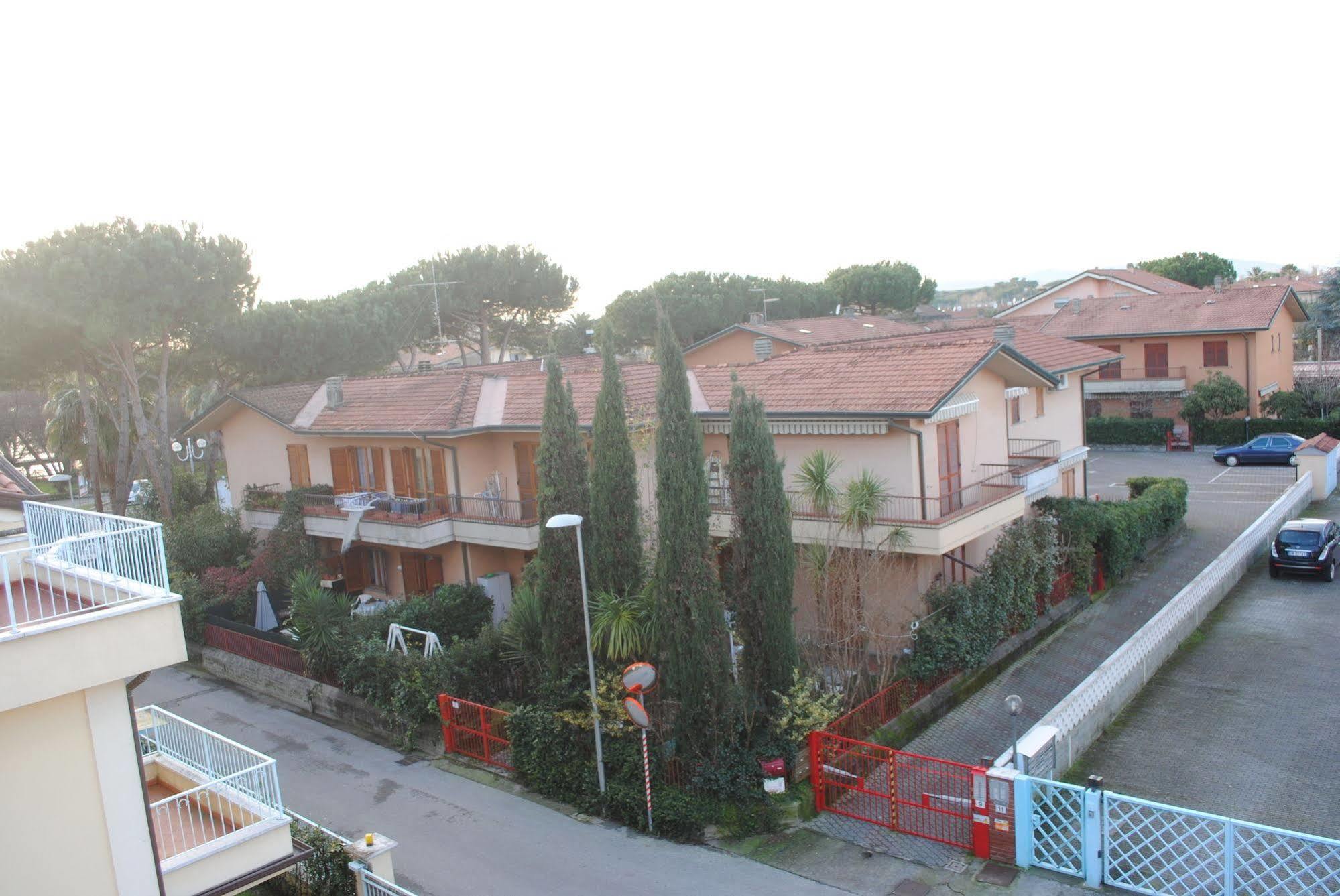 Hotel Matilde Marina di Massa Exterior foto